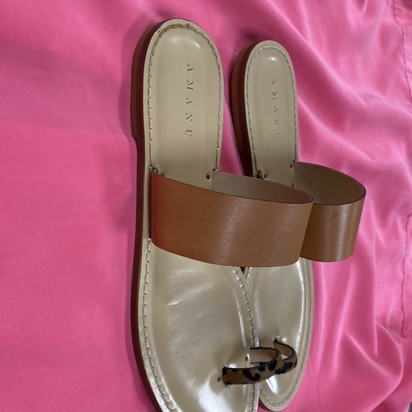 Amanu Sandals - Picture 2 of 5